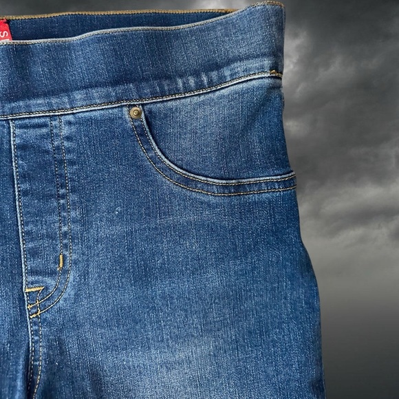 Spanx ‘Shape and Lift Distressed Skinny Jeans’ in “Medium Wash Blue” Size Medium - Picture 8 of 16